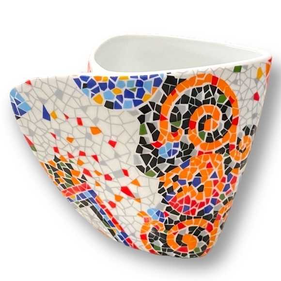 Antoni Gaudi Barcelona Triangular Multicolor Mosaic Mug - Picture 3 of 4